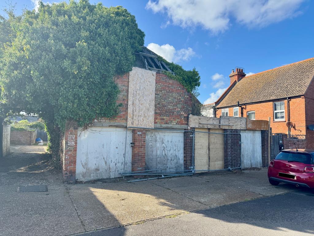 Lot: 69 - FREEHOLD SITE WITH PLANNING FOR THREE FLATS - Front of property